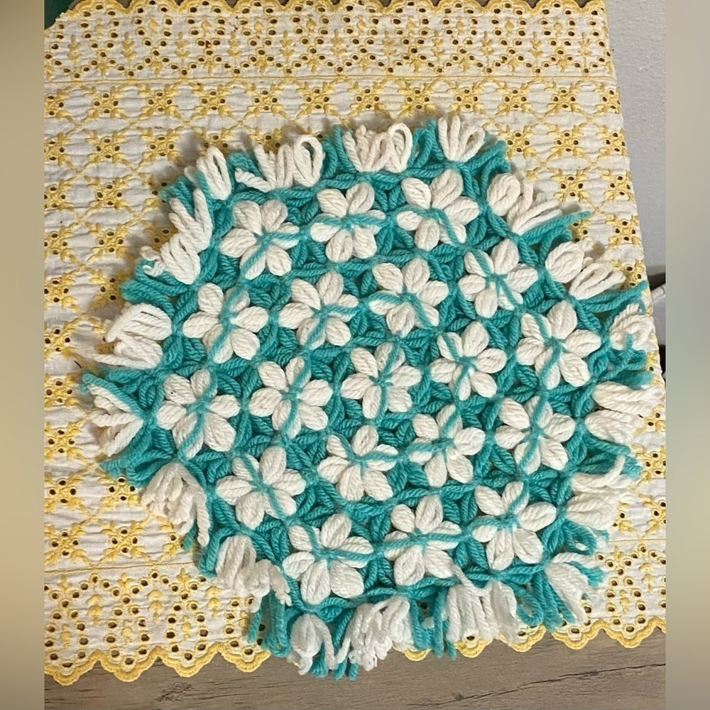 *Handmade* Large Floral Crotchet Pot Holder/Trivet - Picture 3 of 3